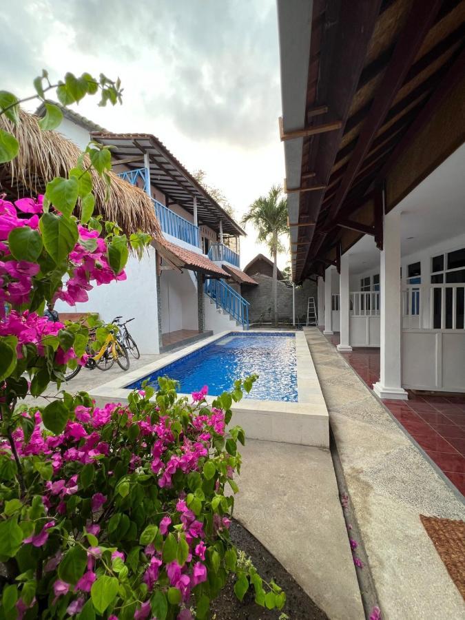 Seaside Hotel Гили Траванган Экстерьер фото